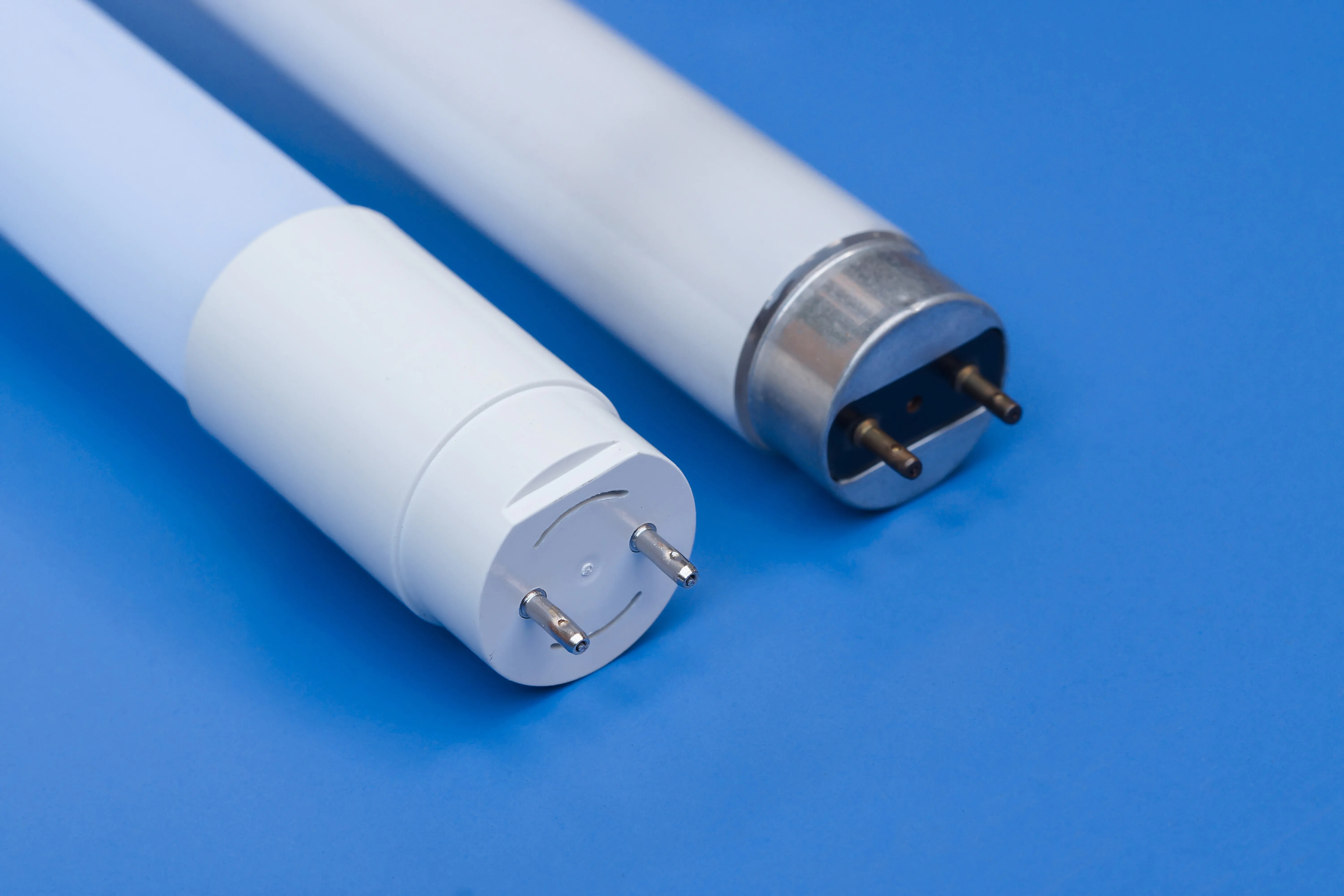 LED and fluorescent tube have the same length